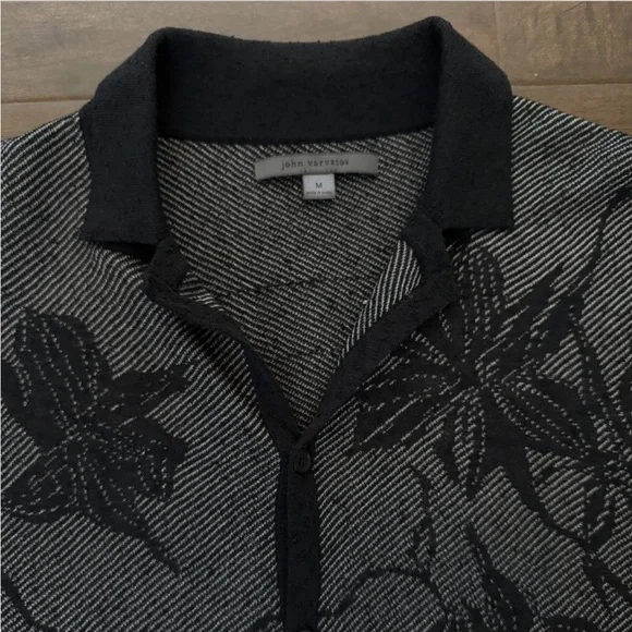 John Varvatos Short Sleeve Knit Button-Up Shirt – Black Floral Pattern, Size M - Picture 2 of 3